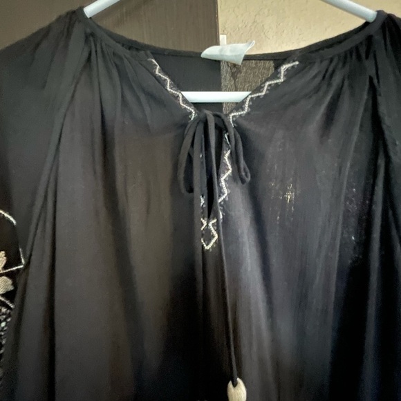 Black Tiered Tunic w/ Tassels & Bubble Sleeve - Picture 10 of 14
